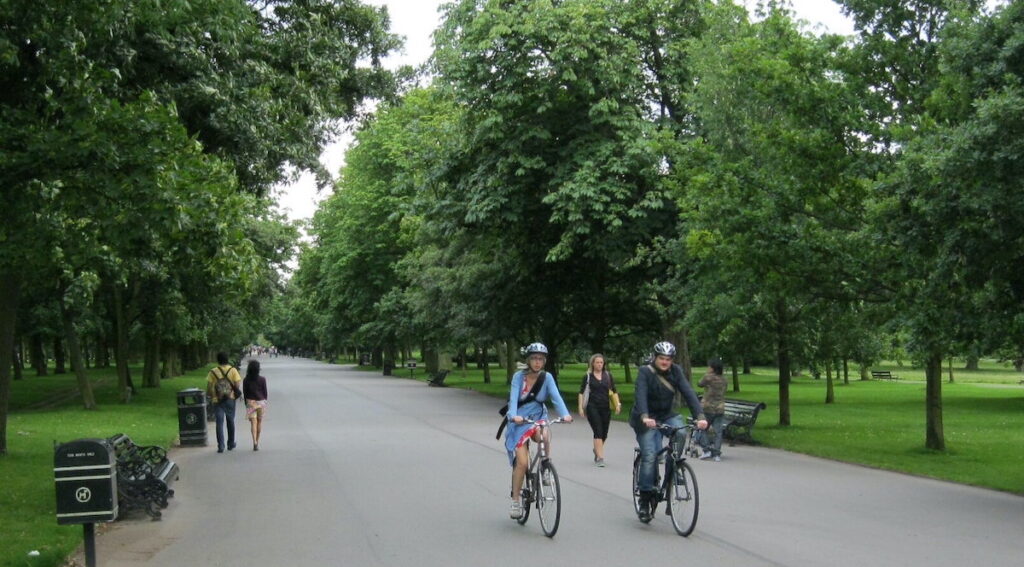 Cycling in Hyde Park London